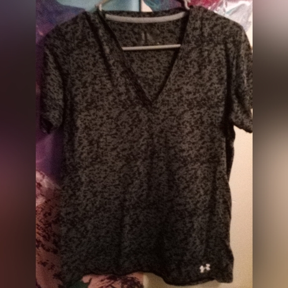 Like new Under Armor TShirt - Picture 1 of 2
